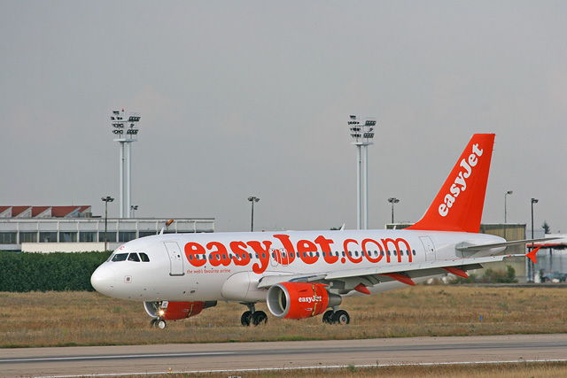 EasyJet_A319_G-EZIC.jpg