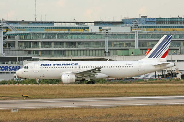 Air_France_A320_F-GGEF.jpg