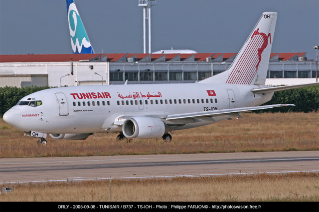TunisAir_B737_TS-IOH.jpg