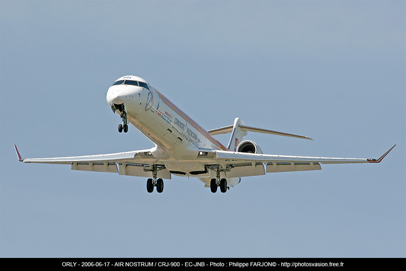 AirNostrum_CRJ-900_EC-JNB_1.jpg