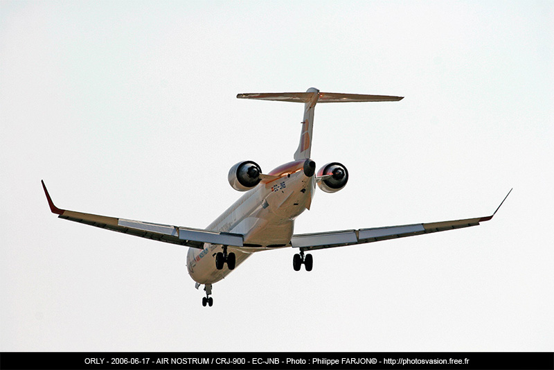 AirNostrum_CRJ-900_EC-JNB_2.jpg